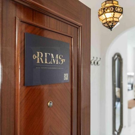 Spacious & Authentic Apartment By Rems Málaga Buitenkant foto