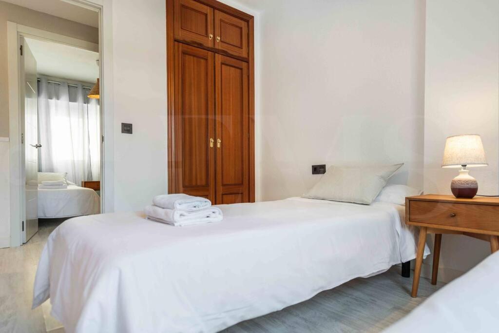 Spacious & Authentic Apartment By Rems Málaga Buitenkant foto