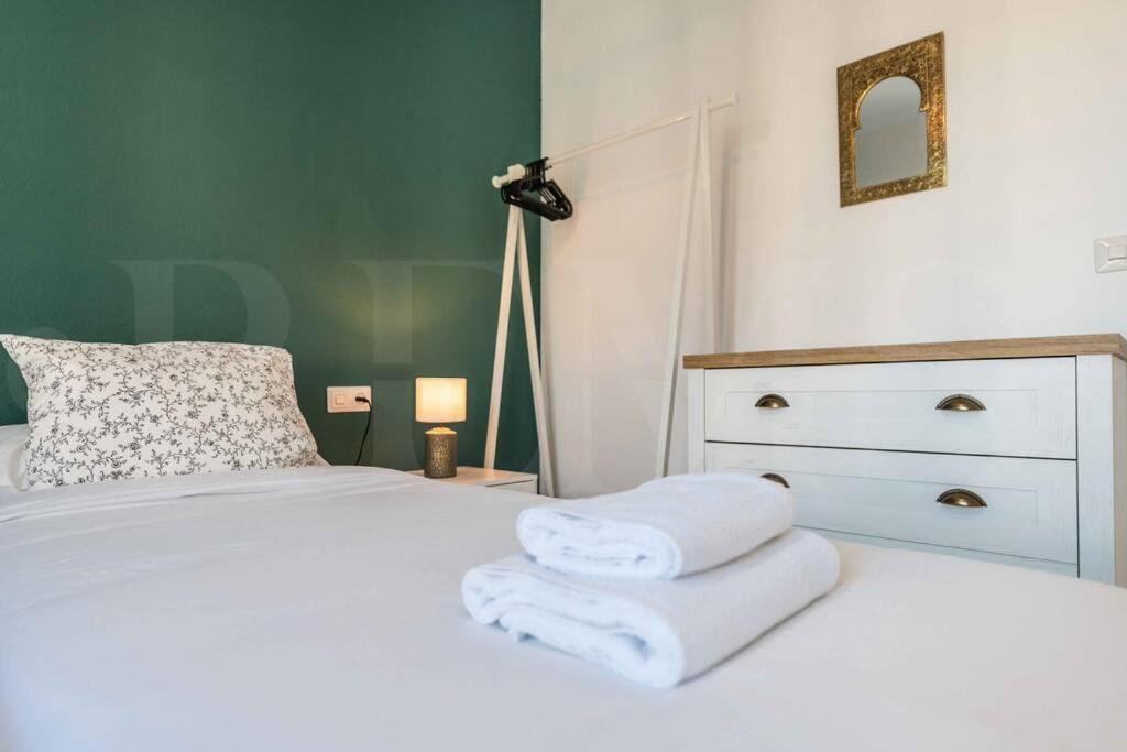 Spacious & Authentic Apartment By Rems Málaga Buitenkant foto