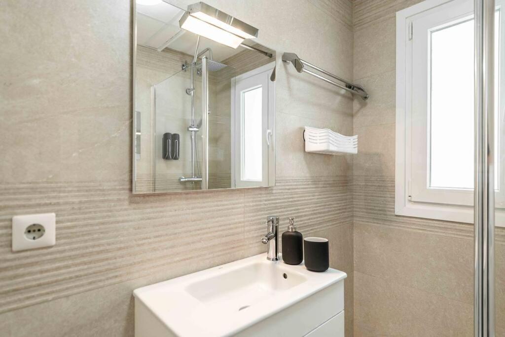 Spacious & Authentic Apartment By Rems Málaga Buitenkant foto