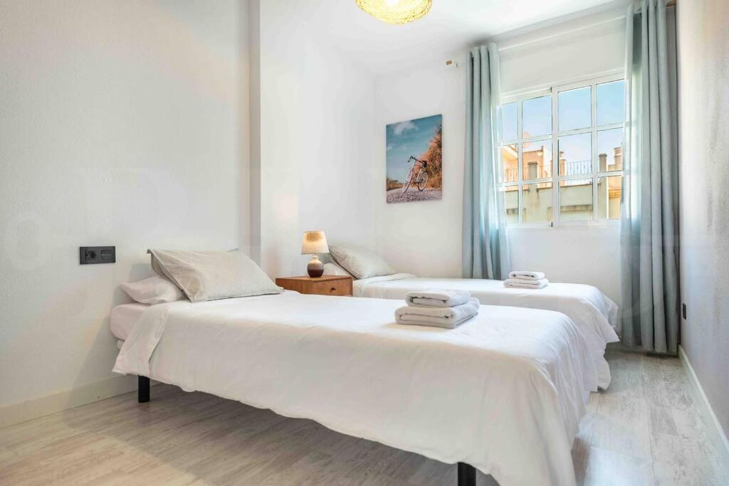 Spacious & Authentic Apartment By Rems Málaga Buitenkant foto