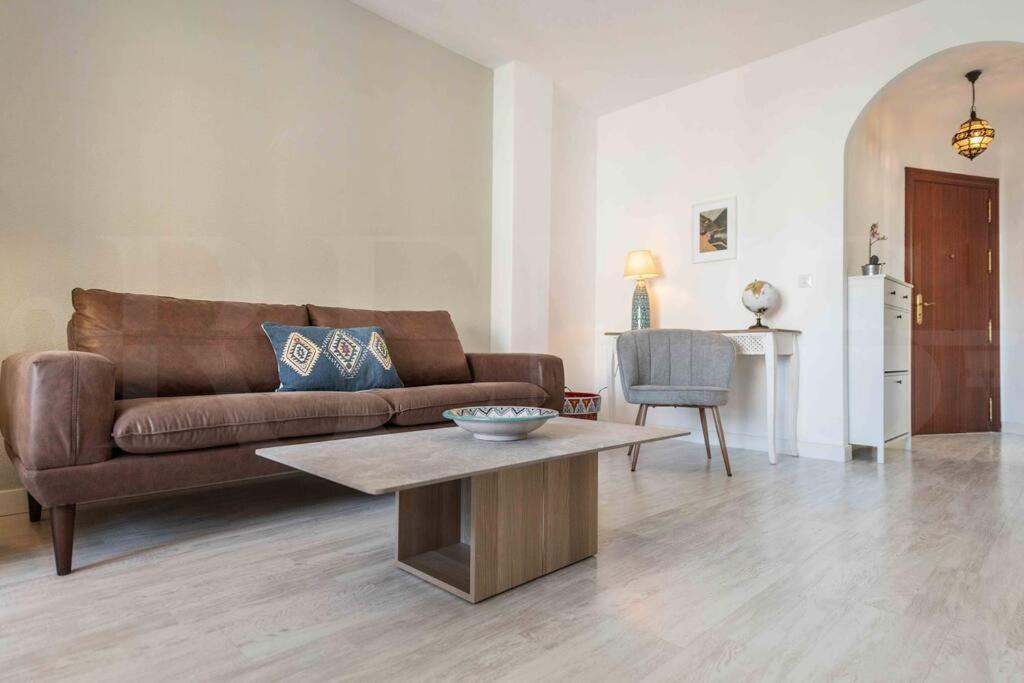 Spacious & Authentic Apartment By Rems Málaga Buitenkant foto