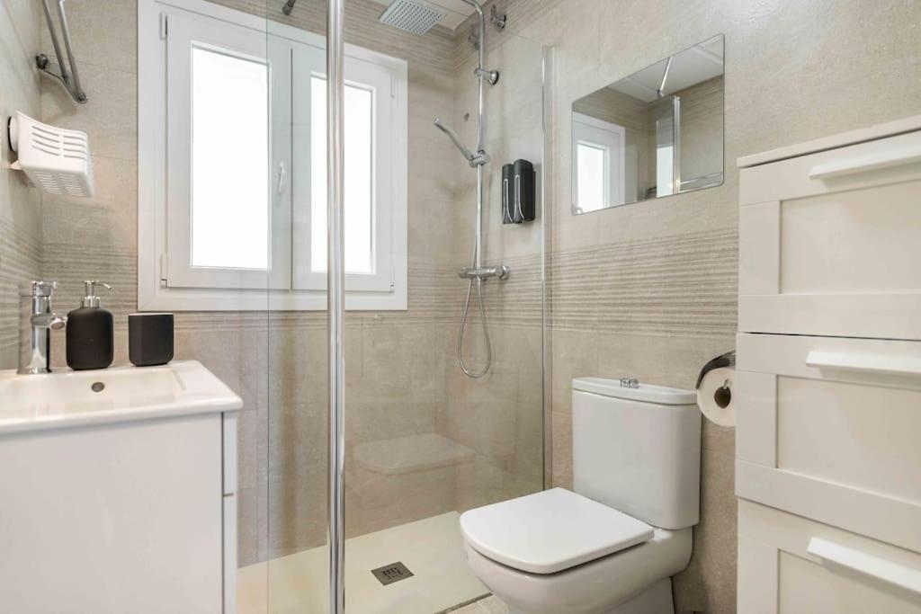 Spacious & Authentic Apartment By Rems Málaga Buitenkant foto